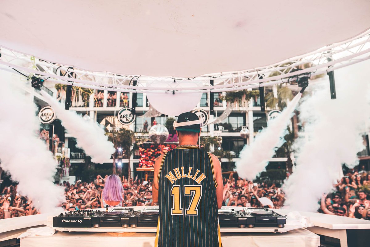 ibizarocks's tweet photo. Back when our Mondays were spent poolside for @MarcKinchen Area 10 pool parties 🌴 💥 #rocks2018 https://t.co/TGvE9e51Te