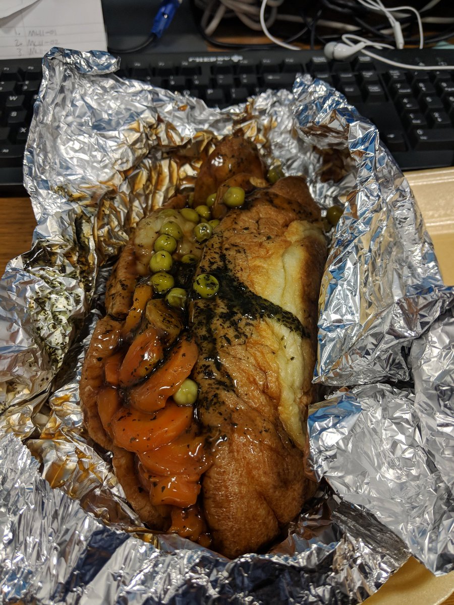 JohnJackson750's tweet photo. Eh I might need to do some sort of fitness tonight ๐ค #food #MondayMotivation #lunch #fatJohn #YorkshirePudding https://t.co/1oub4ZUfzo