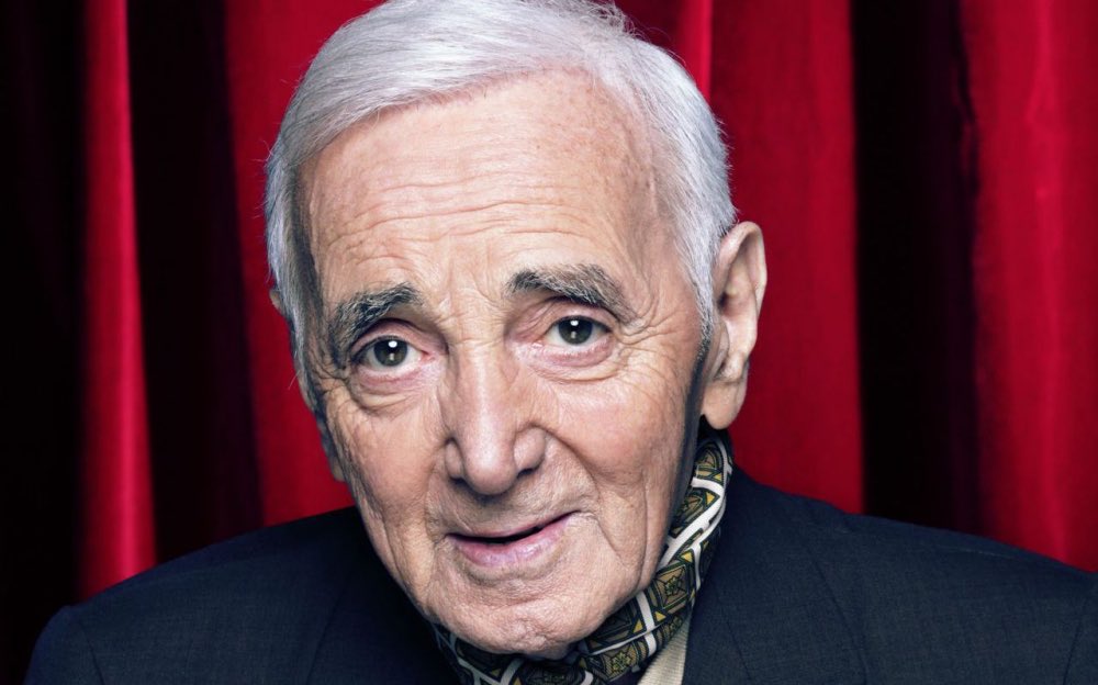 GossipRoomOff's tweet photo. Charles Aznavour est mort, à l'âge de 94 ans, annoncent ses attachées de presse à l'AFP. Condoléances à la famille et aux proches de ce grand monsieur. 🙏🏼🌹 https://t.co/fJ4ZcKdHNz