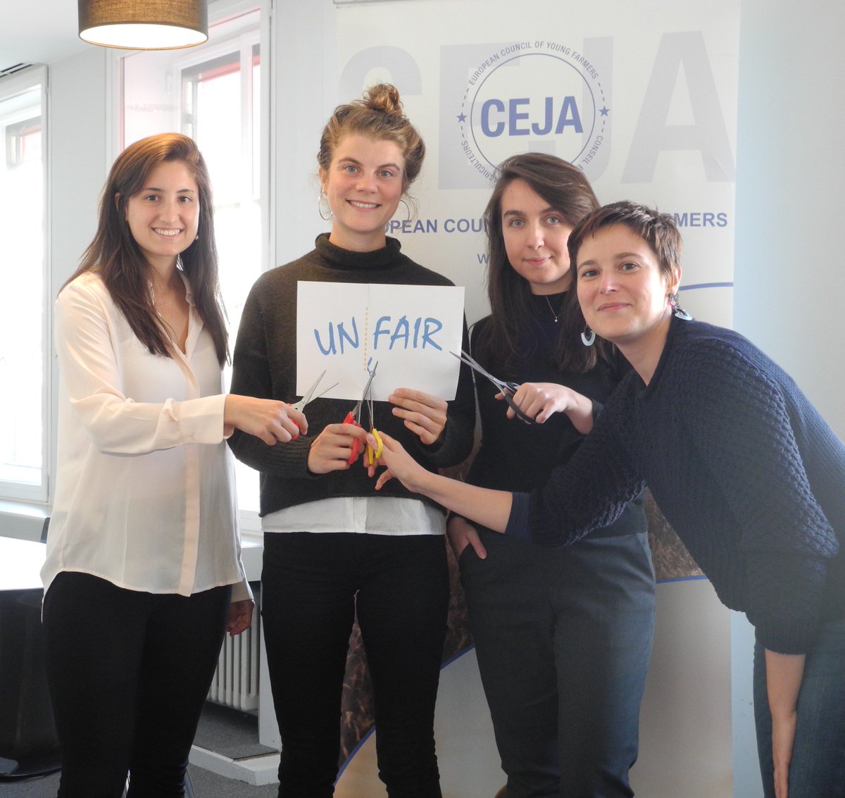 Our #youngfarmers here at CEJA are united behind the need for a #FairFoodChain 🌽 We call on MEPs  #CutTheUnfair practices and adopt a final position today 🗳️