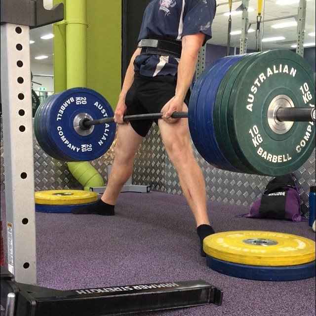 Finally

200kg block pulls

3x2 off 20 &amp; 15kg plates

1 off 20kg plate

7,7,11 reps at 140kg to@finish off 
Have not touched 200kg since leaving the UK. ift.tt/2xQQs2a