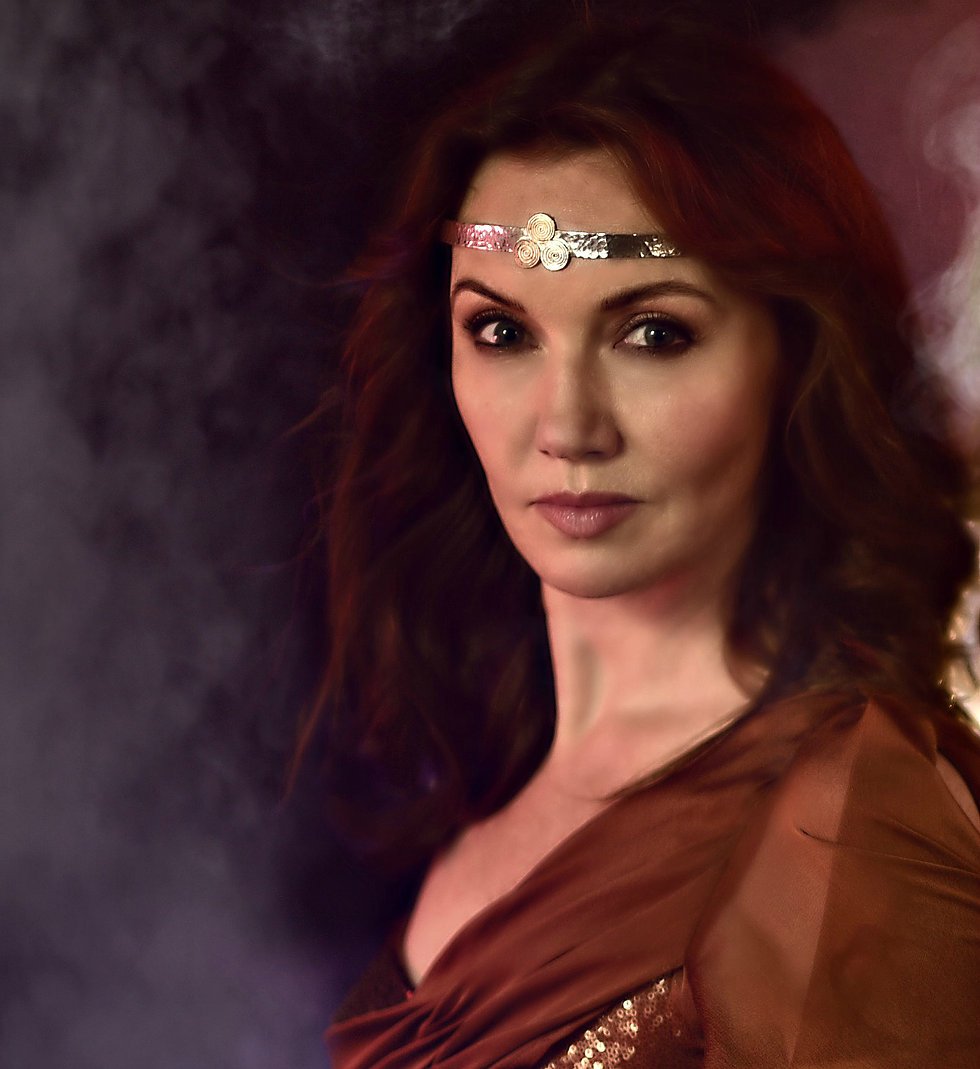 AidiMac's tweet photo. I crafted these Celtic Headbands in yellow gold, rose gold and silver for the talented ladies of  #caranuamusic 
https://t.co/Q6Dt9JBdmM https://t.co/FOtKRgJ78S