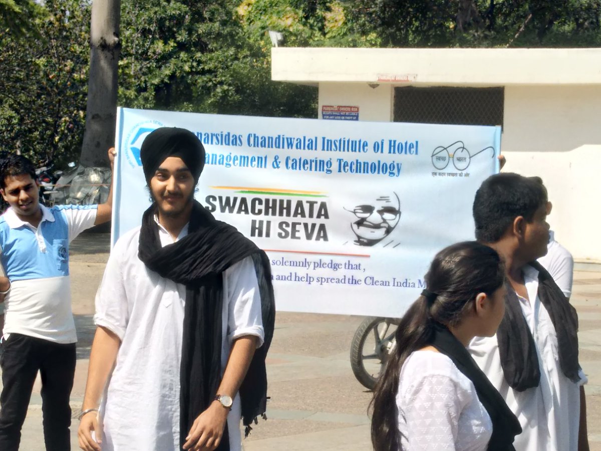BhupeshKumarIHM's tweet photo. #bcihmct participating in the @Swachhbharatt #SwachhataHiSeva week on 1st october 2018 followed by #cleancampusdrive https://t.co/VnXU0BkU8n