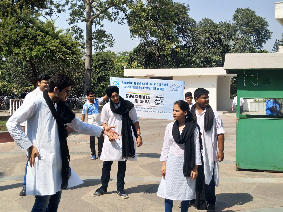 BhupeshKumarIHM's tweet photo. #bcihmct participating in the @Swachhbharatt #SwachhataHiSeva week on 1st october 2018 followed by #cleancampusdrive https://t.co/VnXU0BkU8n