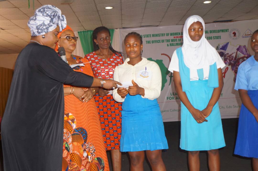 HallmarksNG's tweet photo. Even at a slow paste, Nigeria is getting better because of you. And we thank you for standing up for those kids when they needed a Hero.For kids Education, Help us do more @UNICEF_Nigeria @ProfOsinbajo @NTANewsNow @Slum2School @TrevMoMatic #NigeriaAt58 #SupportBackToSchoolProject https://t.co/2OzljFPiBg