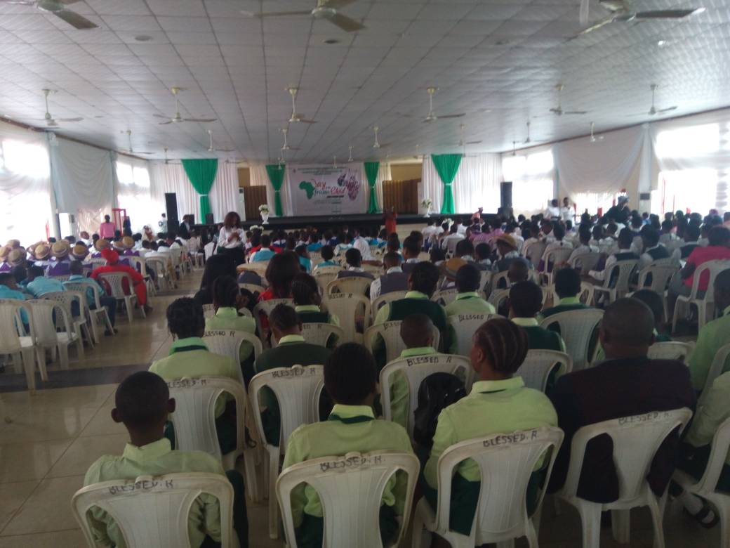HallmarksNG's tweet photo. Even at a slow paste, Nigeria is getting better because of you. And we thank you for standing up for those kids when they needed a Hero.For kids Education, Help us do more @UNICEF_Nigeria @ProfOsinbajo @NTANewsNow @Slum2School @TrevMoMatic #NigeriaAt58 #SupportBackToSchoolProject https://t.co/2OzljFPiBg
