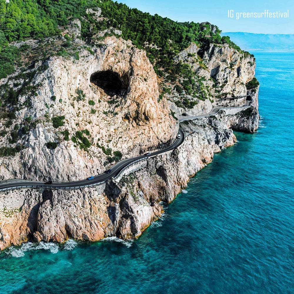 lamialiguria's tweet photo. Buongiorno e buon lunedì! Riconoscete dove siamo? 
E' facile...semplicemente una della strade più belle che ci sia! #Liguria #LamiaLiguria #OrgoglioLiguria
Cliccate qui per la risposta📍👉 https://t.co/N1Oh1XiINs 😎 https://t.co/VnQ3iFFZkb
