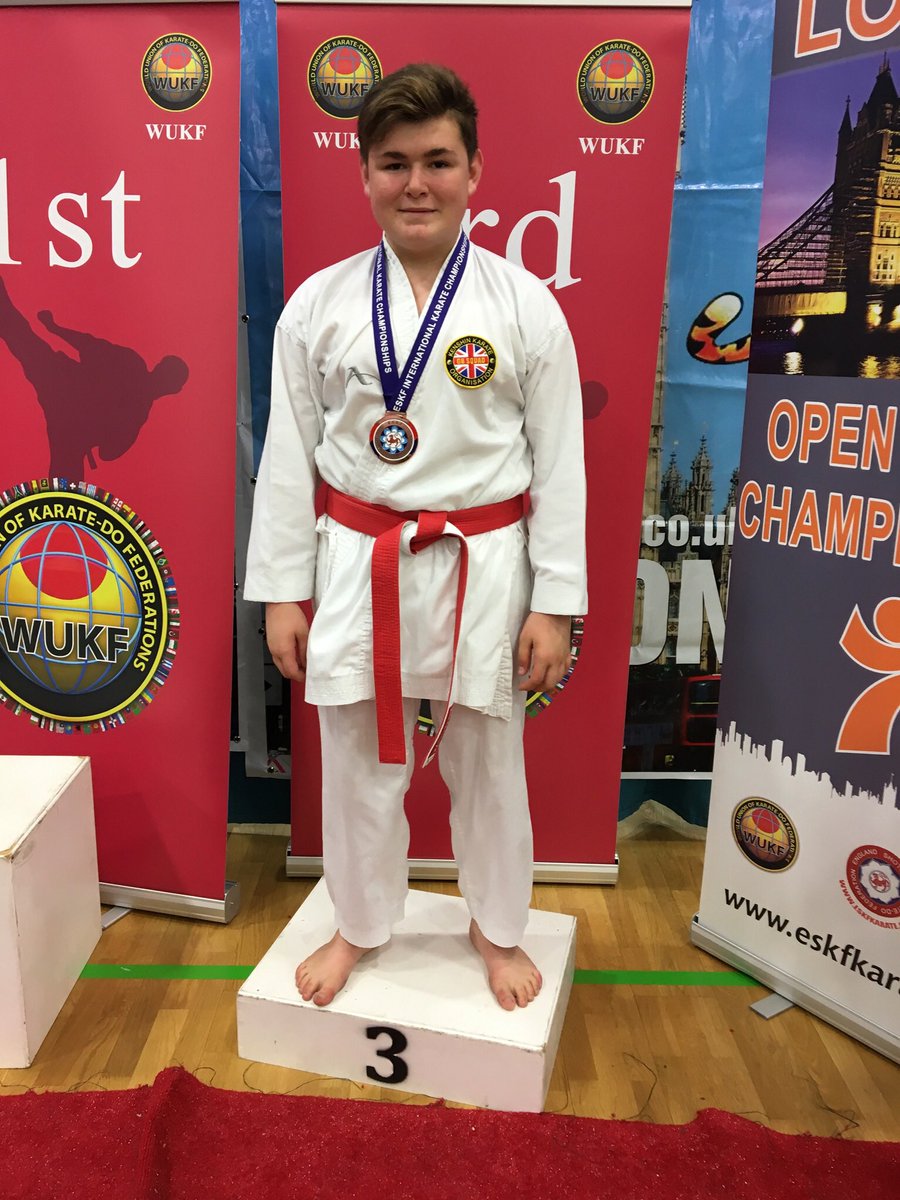 netnoonoo's tweet photo. @MrWatersVenture Tay had a amazing day up against some extremely good competitors at the London open championships yesterday taking gold in his individual fighting, silver in team fighting and a bronze in his individual kata https://t.co/nWvqpkc51f