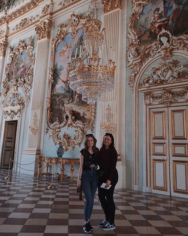 Half way through our Bavaria trip! Yesterday, we saw a fancy palace and I fell in love with a barman ✌🏼
•
#seekmoments #seekthesimplicity #prettylittleiiinspo #alittlebeautyeveryday #thevisualvogue #gramkilla #ofsimplethings #nothingsordinary #corner… ift.tt/2DKMkWW