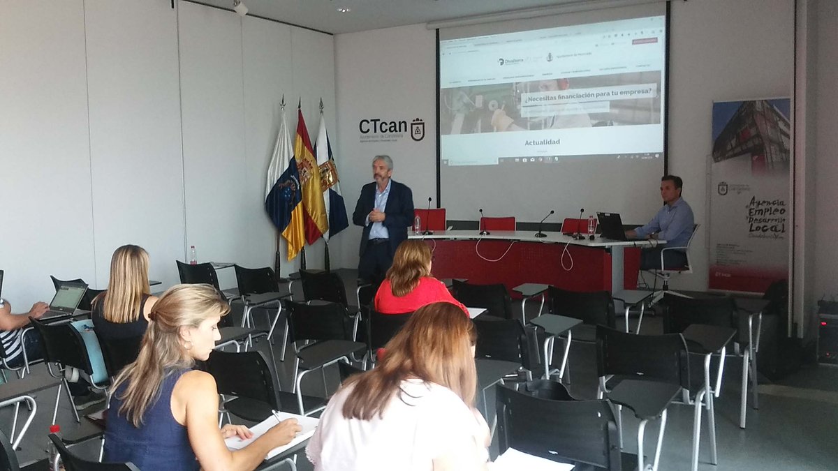 Sernutec's tweet photo. #Buenosdías | Arrancamos octubre con energía ⚡Aquí os traemos las imágenes de la #JornadaTécnica que impartimos en el #CTCan sobre nuestras herramientas de #empleo y #desarrollolocal 

¡Muchas gracias al @AytoCandelaria por recibirnos! 
@javier_barbe #jornadasernutec #software https://t.co/T3V1XytmUx