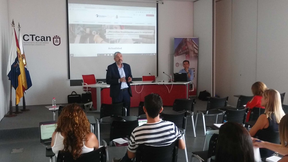 Sernutec's tweet photo. #Buenosdías | Arrancamos octubre con energía ⚡Aquí os traemos las imágenes de la #JornadaTécnica que impartimos en el #CTCan sobre nuestras herramientas de #empleo y #desarrollolocal 

¡Muchas gracias al @AytoCandelaria por recibirnos! 
@javier_barbe #jornadasernutec #software https://t.co/T3V1XytmUx