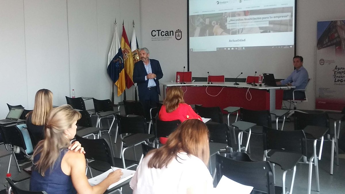 Sernutec's tweet photo. #Buenosdías | Arrancamos octubre con energía ⚡Aquí os traemos las imágenes de la #JornadaTécnica que impartimos en el #CTCan sobre nuestras herramientas de #empleo y #desarrollolocal 

¡Muchas gracias al @AytoCandelaria por recibirnos! 
@javier_barbe #jornadasernutec #software https://t.co/T3V1XytmUx