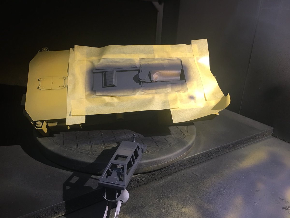 ModelbuildStar's tweet photo. #scalemodel #takom #Bandai #StarWars #Scifi  primed , pre shading coat , burnt umber . Yellow top coat with lighter yellow highlights, some decals too from various kits https://t.co/3oxWFZ1Jdr