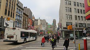 CiudadHub's tweet photo. La capital del mundo #NYC está transformando su red de autobuses que data comienzos del S.XX a una red del S.XII, cuales son los criterios, las tecnologías que están usando?... nos lo cuenta @bautistajulian Planificador principal del 
@NYCTBus en https://t.co/qt2RNyArsH https://t.co/EQxUfyJfbo