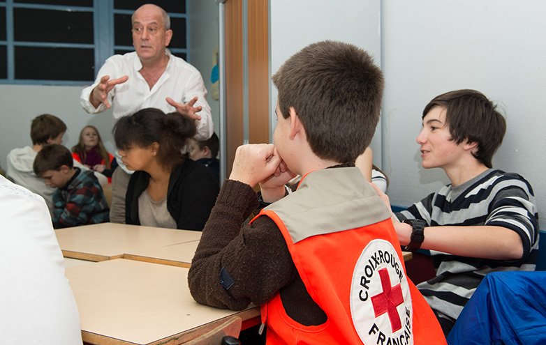 L'Espace Jeunesse de la <a href="/CroixRouge/">Croix-Rouge fr</a> à #Marseille recrute 2 personnes en service civique dès octobre ! Devenez un véritable acteur de la solidarité dans votre ville ! Pour en savoir plus :  ow.ly/AWXO30m20yY