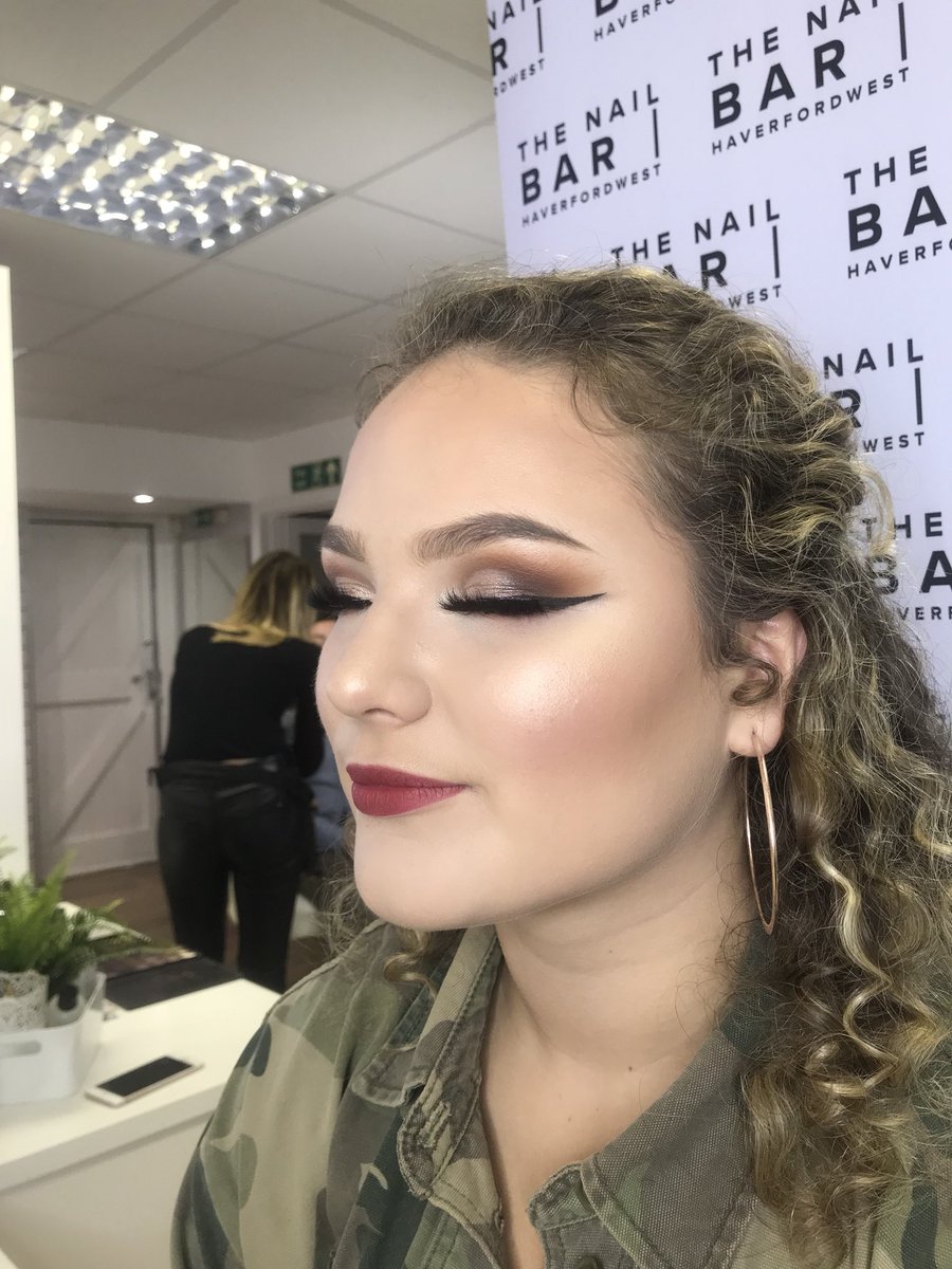 ThenailbarWales's tweet photo. That Wing 💃🏻💃🏻 
@MorpheBrushes @MACcosmetics @EsteeLauder @ICONICLDN @UrbanDecay https://t.co/Y7f5rw7QFW