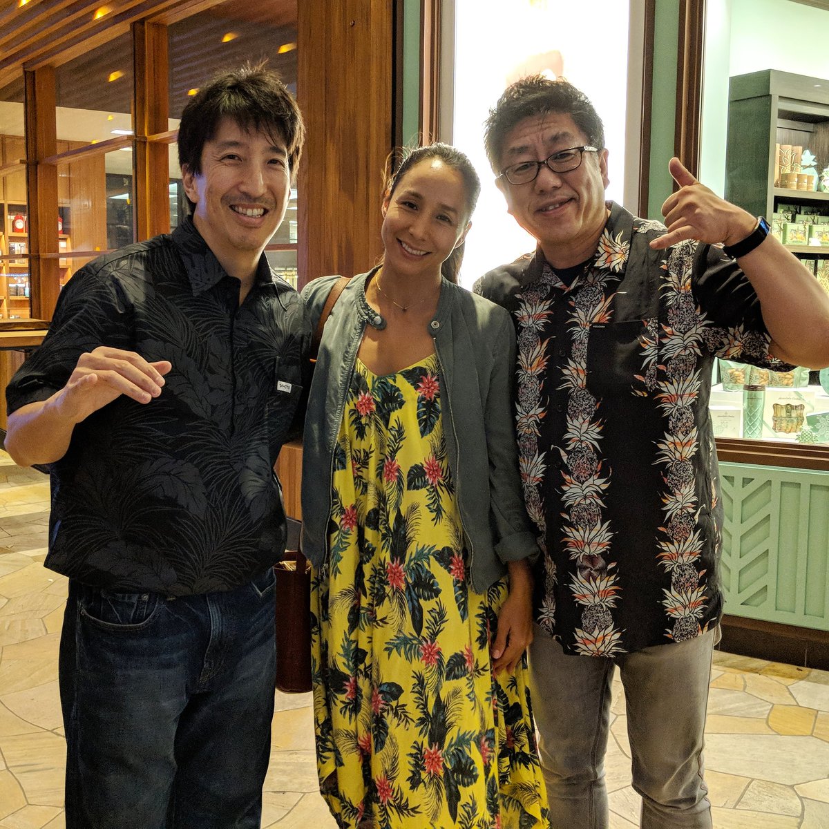 VH07V's tweet photo. Met Model, Surfer and Japan Talent #angelamakivernon and #localmotionjapan #Kaichyo Imada-san. I am on a mission to meet more through this journey. There are so many more stories to be heard... #findYOURaloha online at https://t.co/MCqJpA8oNf! #AlohaRevolution 🙃🤙🏼 https://t.co/1zG0MppXOA