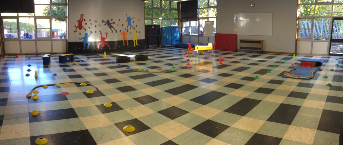 net_harlowpe's tweet photo. Year 5/6 Breakfast club this morning all set up to celebrate the success of @RyderCupEurope 🏌️‍♂️🏌️‍♀️ Six holes, walls, water hazards, bridges and LAVA! #NETPhysEd #AbbotsweldSELF #weareNETPE #getinspired https://t.co/IuKiEz31WZ