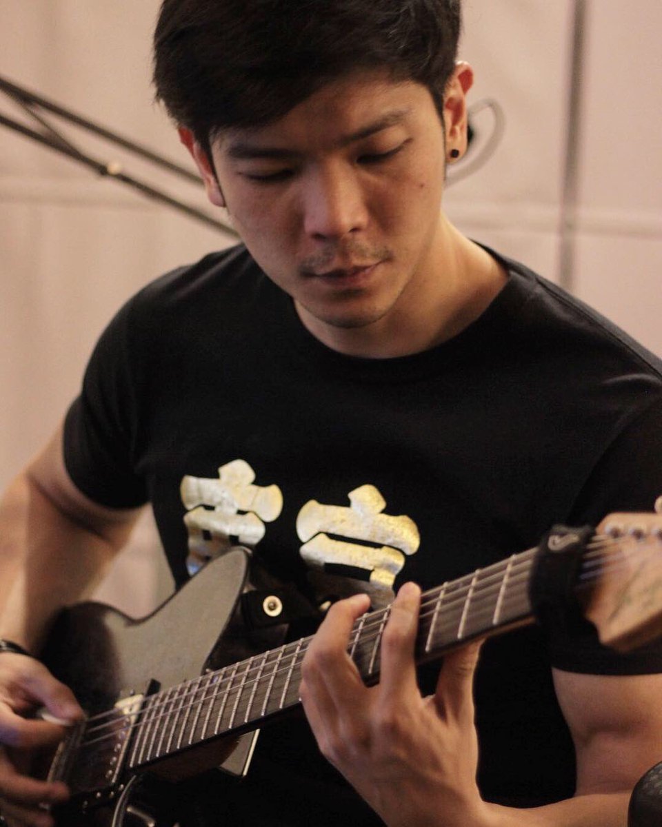 VivienneVerdict's tweet photo. Tracking vox and guitars for another new demo! 🎤🎸 https://t.co/TGrryalzjJ
