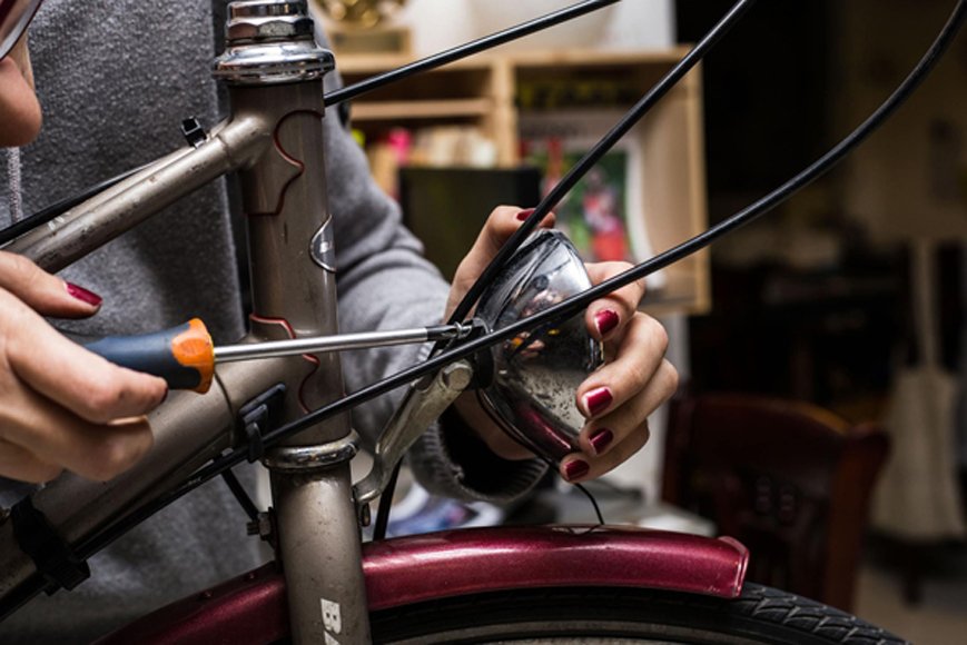 Carglass_France's tweet photo. [#RepairTeam] Connaissez-vous les recyleries de vélo ? Ces associations collectent et valorisent des vélos cassés ou abîmés pour les revendre à bas prix . Plus d'infos ➡ https://t.co/EDNjrYxomV #jerepare #repairdays https://t.co/qCllYANxs4