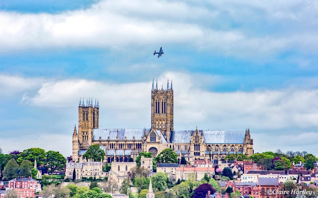decospiritsltd's tweet photo. Happy #LincolnshireDay everyone!
What’s not to love about this fine county...how will you be celebrating?
#Deco22 #DecoNo22 #TheSpiritOfDecadence #Lincoln #Lincolnshire #Gin #LincsConnect #LincsHour https://t.co/exyI8w26T0