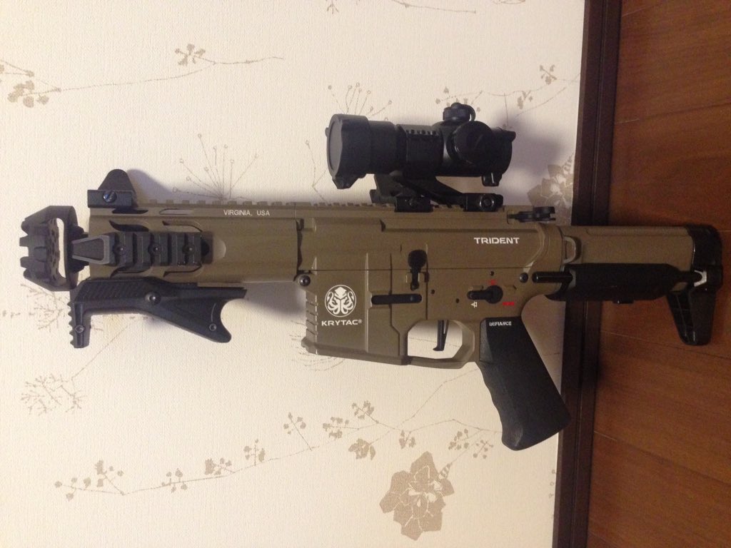 ppsh41love's tweet photo. ヒマだからウチのイカちゃんにクレヨンで墨入れしてみた
（＾ω＾）

うむ、良い出来♪( ´▽｀)
#愛銃晒すとサバゲーマーがフォローやrtをしてくれるらしい 
#KRYTAC
#TRIDENTMK2
#サバゲー https://t.co/jsmiFUhXyy