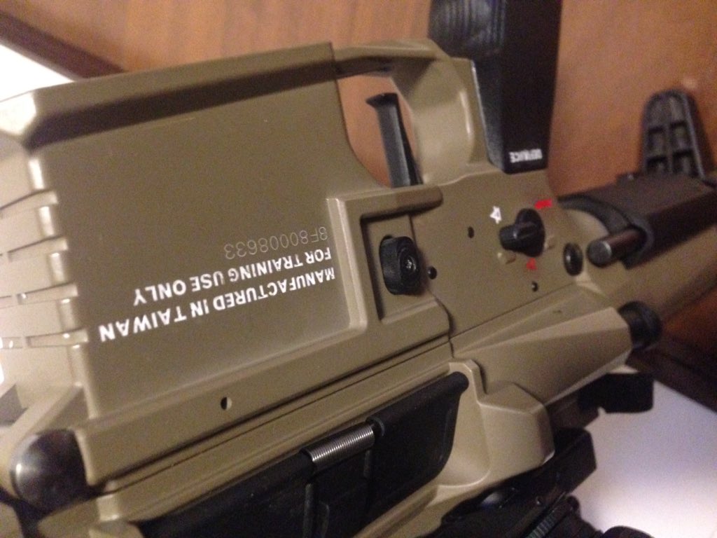 ppsh41love's tweet photo. ヒマだからウチのイカちゃんにクレヨンで墨入れしてみた
（＾ω＾）

うむ、良い出来♪( ´▽｀)
#愛銃晒すとサバゲーマーがフォローやrtをしてくれるらしい 
#KRYTAC
#TRIDENTMK2
#サバゲー https://t.co/jsmiFUhXyy