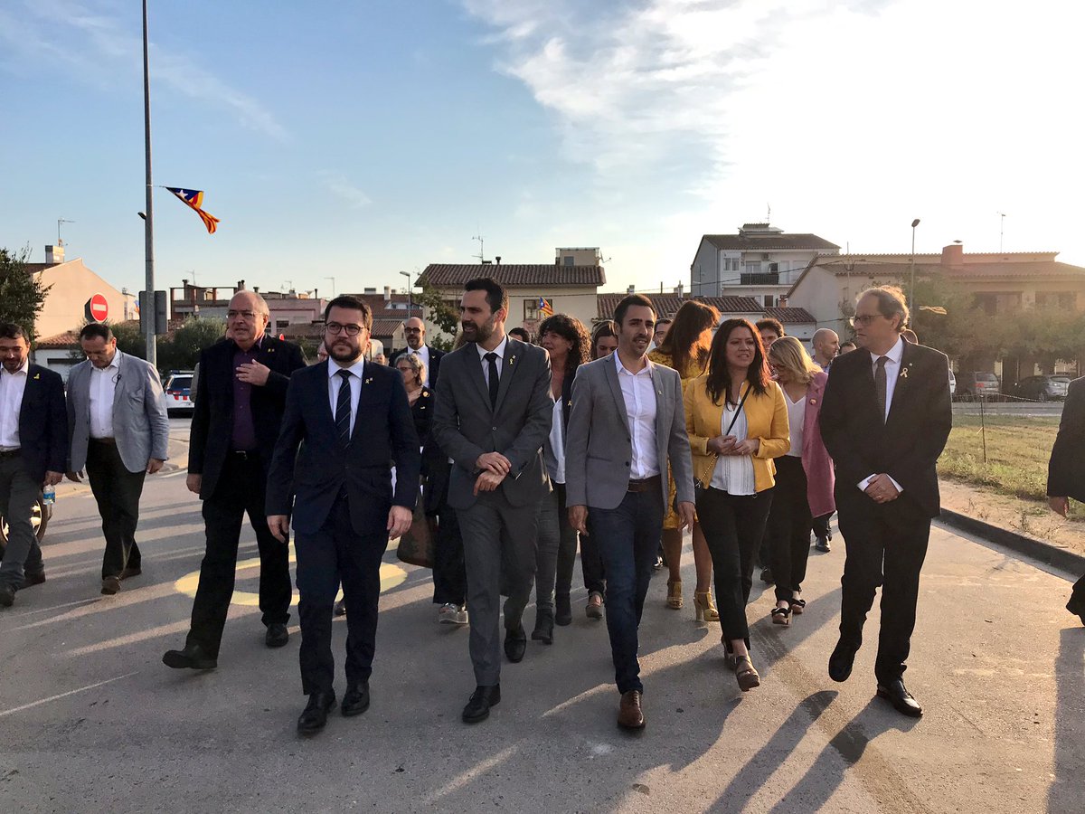 rogertorrent's tweet image. Un any després tornem al pavelló, allà on veïns de Sant Julià de Ramis i Sarrià de Ter vam defensar les urnes colze a colze. L’1 d’octubre és un acte de dignitat enorme, un acte d’autodeterminació. És la llavor de totes les victòries, la llavor de la República. #1Oct