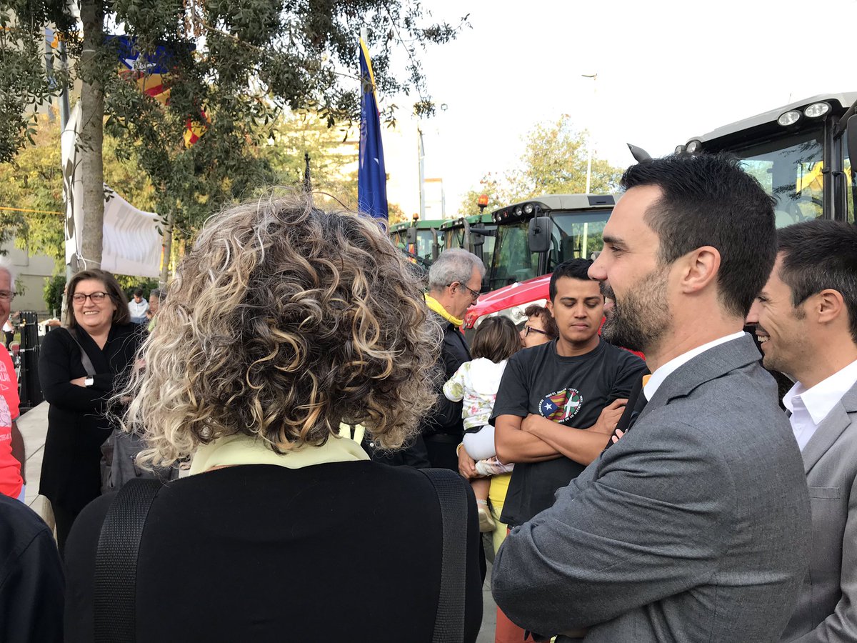 rogertorrent's tweet image. Un any després tornem al pavelló, allà on veïns de Sant Julià de Ramis i Sarrià de Ter vam defensar les urnes colze a colze. L’1 d’octubre és un acte de dignitat enorme, un acte d’autodeterminació. És la llavor de totes les victòries, la llavor de la República. #1Oct