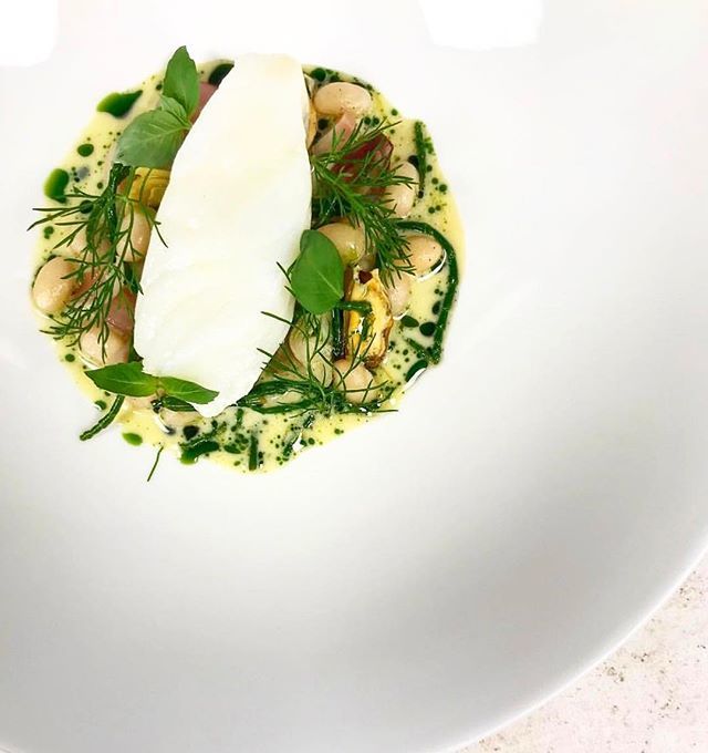 hide_restaurant's tweet photo. White on white. By our head chef at HIDE Above @lucasselby1 #bass #fishdish #instafood #foodie #beautifulplate #olliedabbous https://t.co/2rOr5TLy8I https://t.co/VDudE2fnhM