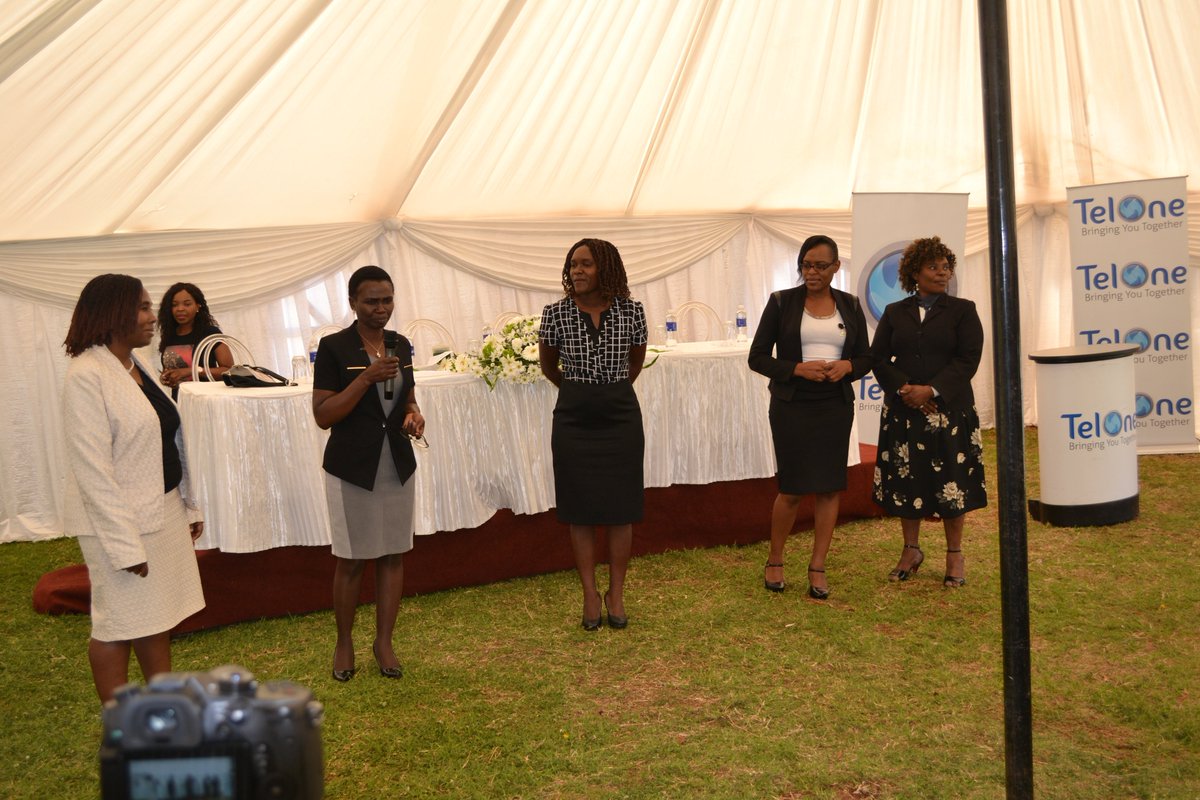 healthtimeszim's tweet photo. #HappeningNow #TelOneQueenMakers mentors from various fields of expertise giving girls motivational words. @ShamwariyeMwana @WCOZIMBABWE @amandachenai @TelOneZW is enrolling 200 girls from around Zimbawe for the empowerment drive @Techzim @263Chat #HappyNewMonth https://t.co/MXeCXsDFCU