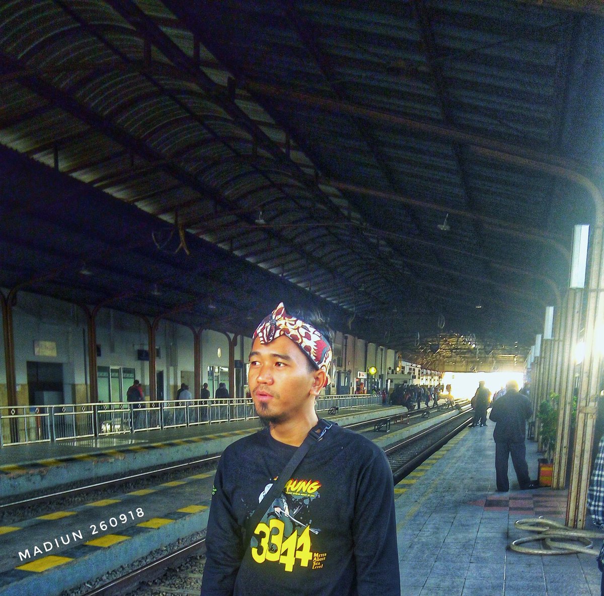 bukan hanya singgah dan berfoto ria,
lebih jauh tentang memaknai sebuah perjalanan.