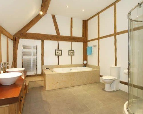 MaxglowLtd's tweet photo. Specialist plumbing works done by our engineers! We are able to take on a wide variety of Plumbing, Heating and Drainage projects in both commercial and domestic environments. 
Have a question? Contact us on 02085613454 or e: enquiries@maxglow.co.uk
#MaxglowLtd https://t.co/AmqJIcg4D8