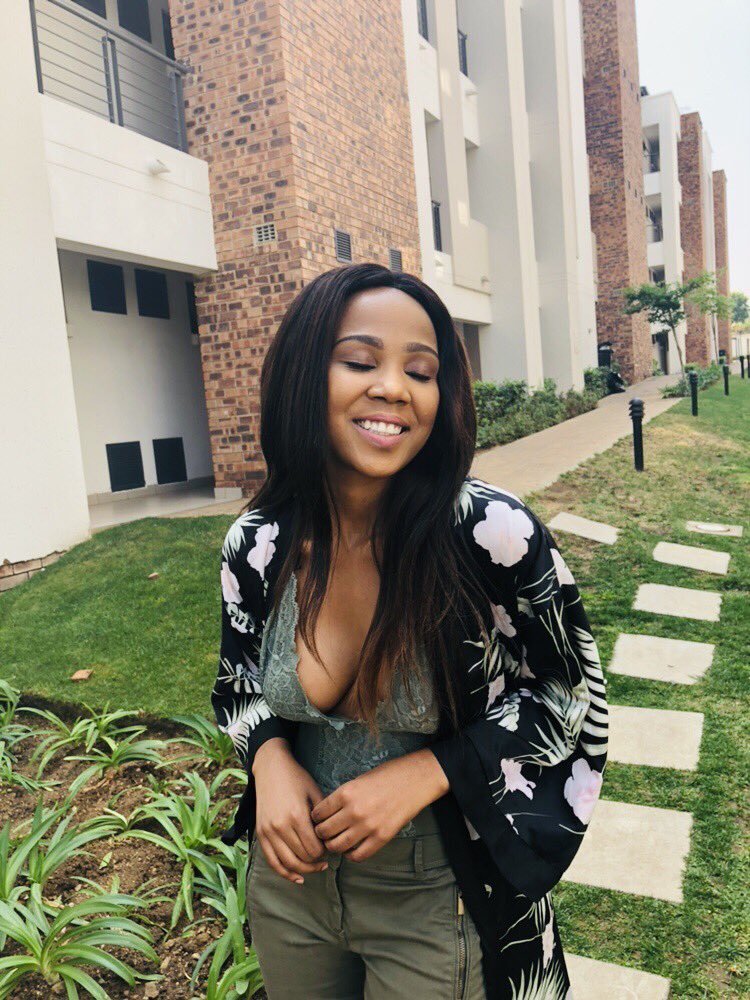 Mpho_Mmasechaba's tweet photo. #mosadiMonday🌻😻 https://t.co/HQp7tWk2hj