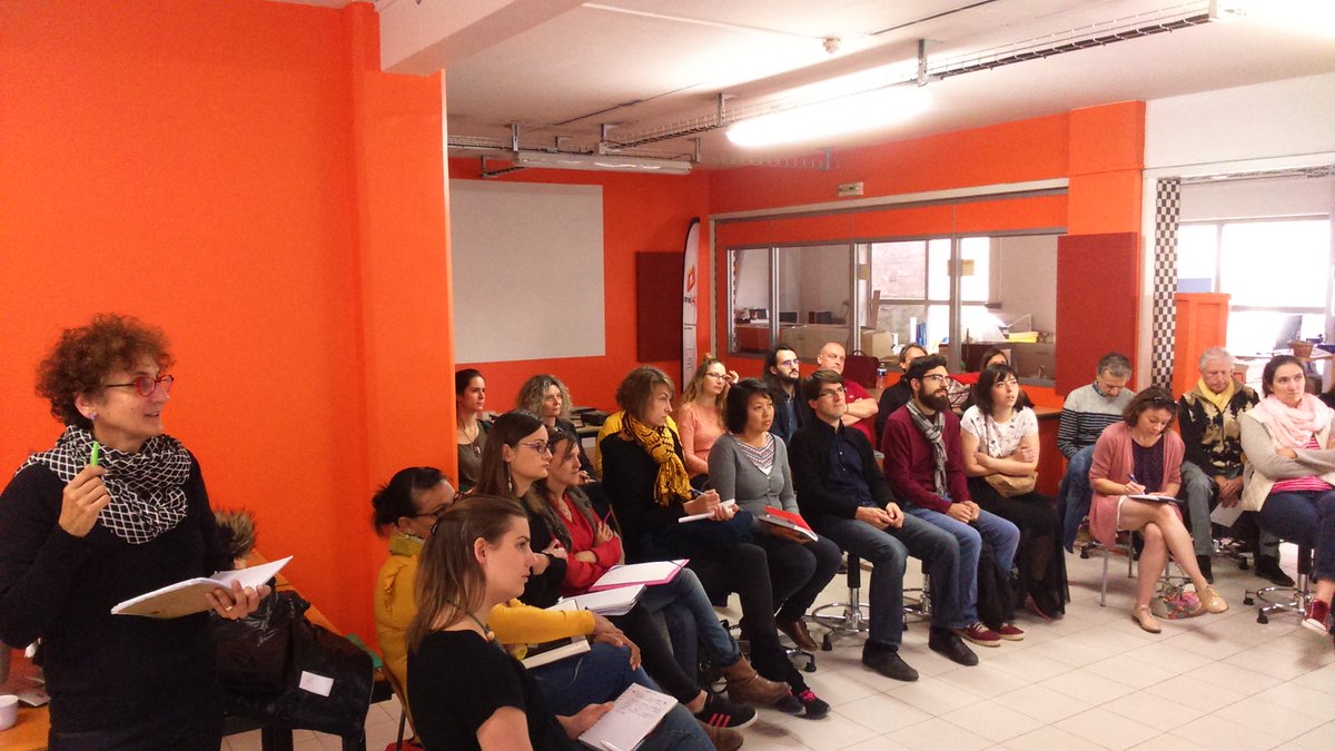 CREALAB16's tweet photo. Lundi boost au @CREALAB16 ! Merci au professionnalisme de #cma16 pour animer un atelier #BoxNumérique en développant les thèmes suivants : #RGPD, vendre en ligne, être présent en ligne, mon identité numérique
#emergence #grandangouleme #cafeboost #entreprendreencharente https://t.co/pjUi5xZDZb