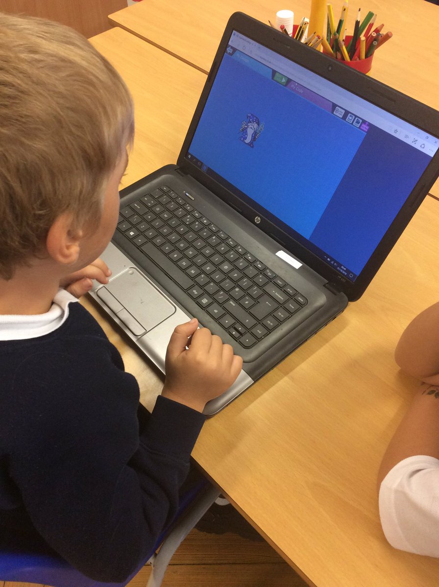 Trinnythebird's tweet photo. Y1M are using their coding skills to control their wizard using @AdEspresso #espressocoding https://t.co/zeMM52gY6K