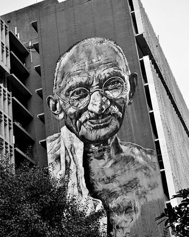 GreatWallsofInd's tweet photo. As the nation celebrates Gandhi Jayanti Tomorrow we show you the biggest wall art in Delhi, Truly a #greatwallsofindia

Done by Indian Artist @anpusan along with the German Artist hendrik Beikirch as part of the #StreetArt Festival by @startindia in #Del… https://t.co/JyFsUpjacP https://t.co/LrWXWgOG5t