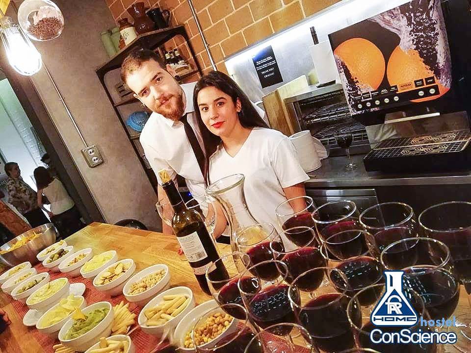farhomegroup's tweet photo. Happy Monday!!
Picoteo and wine, this is how we close every #hostelconscience conference, no better way to meet new people and have a great time.
#farhomephotos #farhomehostels #farhomeplazamayor #farhomebernabeu #farhomegranvia https://t.co/I2q551xwfe