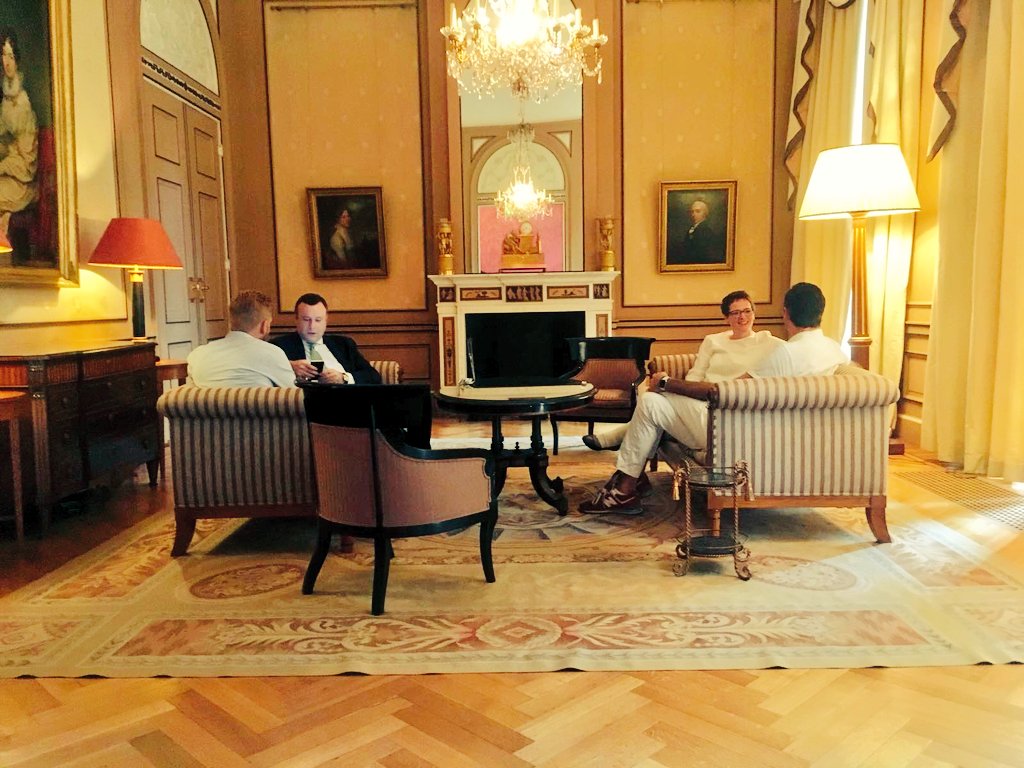 Last Friday we attended @CapitalWeekAMS's event ’Giving Back Breakfast’. We had the opportunity to discuss #Digibon with various mentors at a wonderful location, namely: the Mayor’s Residence!