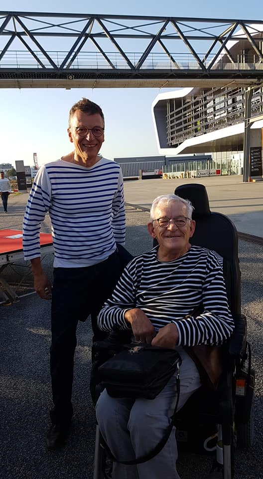 PTollemer's tweet photo. Rencontre avec Richard Fernandez, président de Handisup lors du baptême du bateau vendredi.
Je vous invite à les soutenir aussi, rendez vous sur https://t.co/DY8BWVYk34 
N'hésitez pas à partager ce post !
#Handisup #RDR2018 #Routedurhum @grouperesadia #Bapteme #Association https://t.co/l6aBJ1rhXK