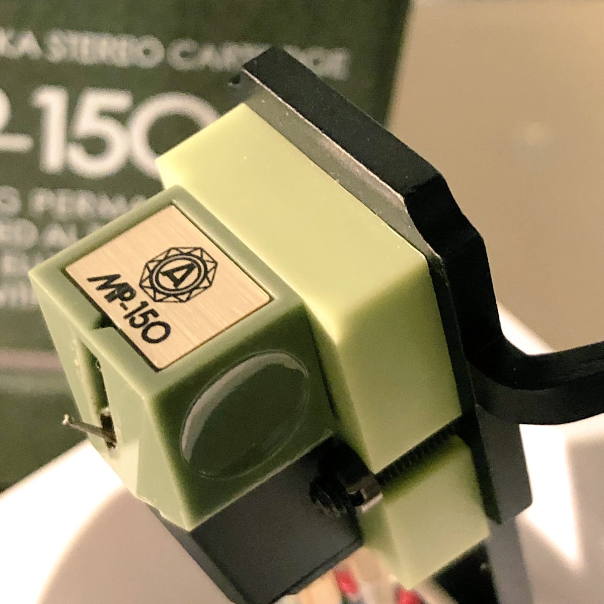NAGAOKA_coltd's tweet photo. テーパーカンチ、
楕円チップ使用の #MP150⚡️
設計者はガッチリと締まった筋肉質の音で🏋️♀️
ロック系によく合うと申してましたが
テクノ、ハウス、HipHopなども
余裕でイケます✌️
躍動感溢れる、ダイナミックなサウンドをお楽しみあれ🕺
全国の家電量販店、オーディオショップで絶賛発売中! https://t.co/kxvmpgq4YZ
