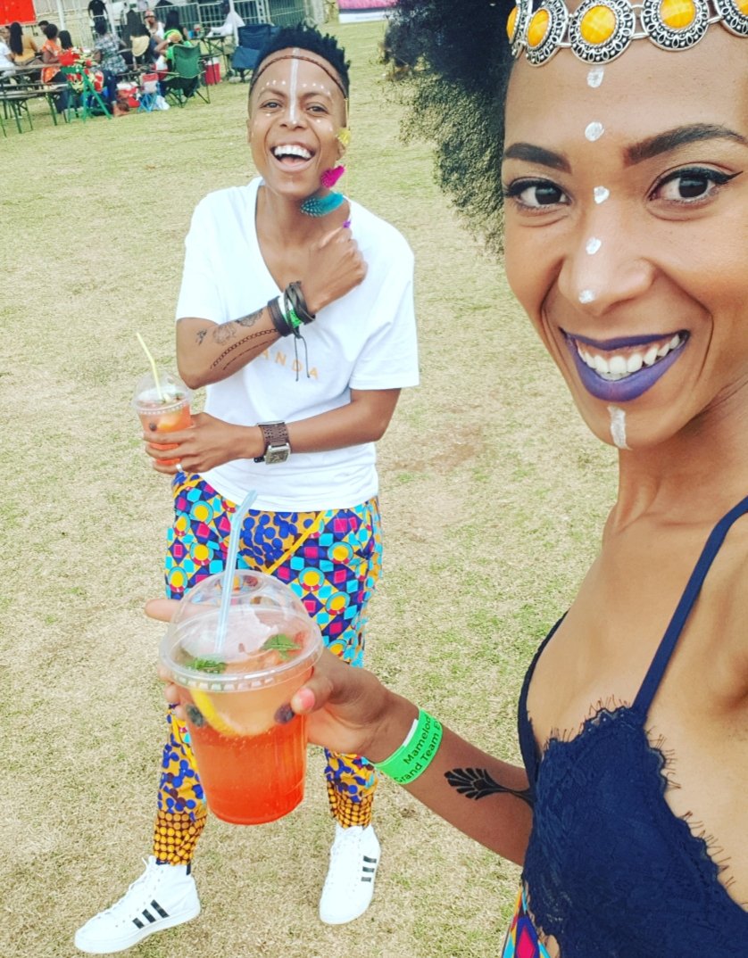 SwartzVaivi's tweet photo. With the Queen❤❤❤🏳️‍🌈 https://t.co/M2jkj2zSmj