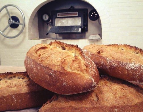 quesoslaantigua's tweet photo. En nuestra cocina también contaremos con Bernardo, que desde Zaragoza nos deleitará con sus maravillosos panes y una tapa ¡que es un misterio! #CocinaConQueso #QuesoYHumor #setevaacaerlababa https://t.co/agNuhfDvXb