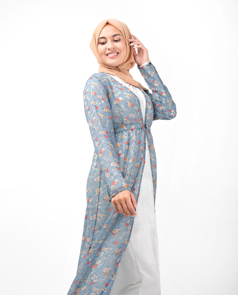 islamicdesign's tweet photo. Pamper your wardrobe with our gorgeous "Sky Blue Floral #Outerwear”💙💙
Shop @ https://t.co/Ke55DPjdTz
#outerwears #kimono #floralouterwear #muslima #hijab #hijabi #kimonowrap #modestfashion https://t.co/mVfl3z3lzU
