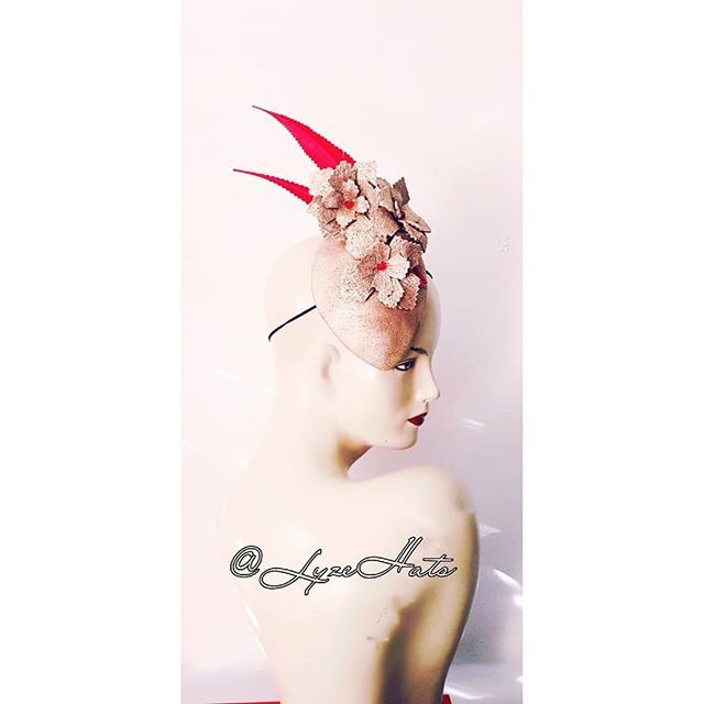 hatladylyze's tweet photo. THEA ~ Bovine Leather Skullcap Adorned With Intricately Cut Feathers And Petals With Red Accents.
.
.
.
.
.
#ForTheConfidentWoman #ForThatWomanWithStyle
#FlowerMaking #Petals #Feathers #Bespoke #AvantGardé #Weddings #LeatherFlower #Leather #LeatherMil… https://t.co/MQyk2nQaKc https://t.co/QzDcSVsFe4