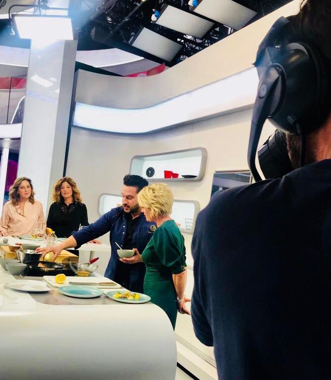 Retrouvez moi toute la semaine sur <a href="/france2/">france2</a> a @cestauprogramme pour des recettes italiennes avec @sophie_davant_officiel 
Aujourd’hui le vitello tonnato 
#CREDERE #cheflife #instagood #instachef #luxuryfood #luxuryeats
#lifestyle #loveitaly #bistrotepoca #restaurantida #IDA #CAP