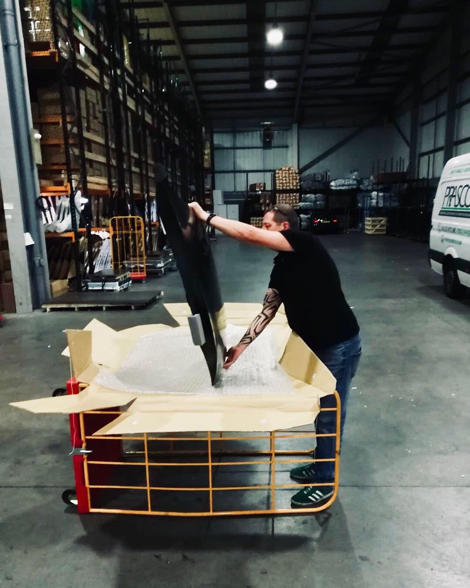 The #PrascoUK night shift team carrying out quality control checks on panels before shipping out to customers 🚘🚛 #PrascoUK #PrascoGroup #carparts #cars #vans #certifiedcarparts #qualitycarparts #automotives