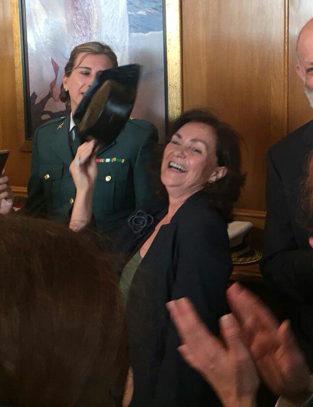 AGG7799's tweet photo. La señora vicepresidenta ha rogado que no difundamos estas fotos. 

Hagámosle el favor. https://t.co/FEVflBiQFI