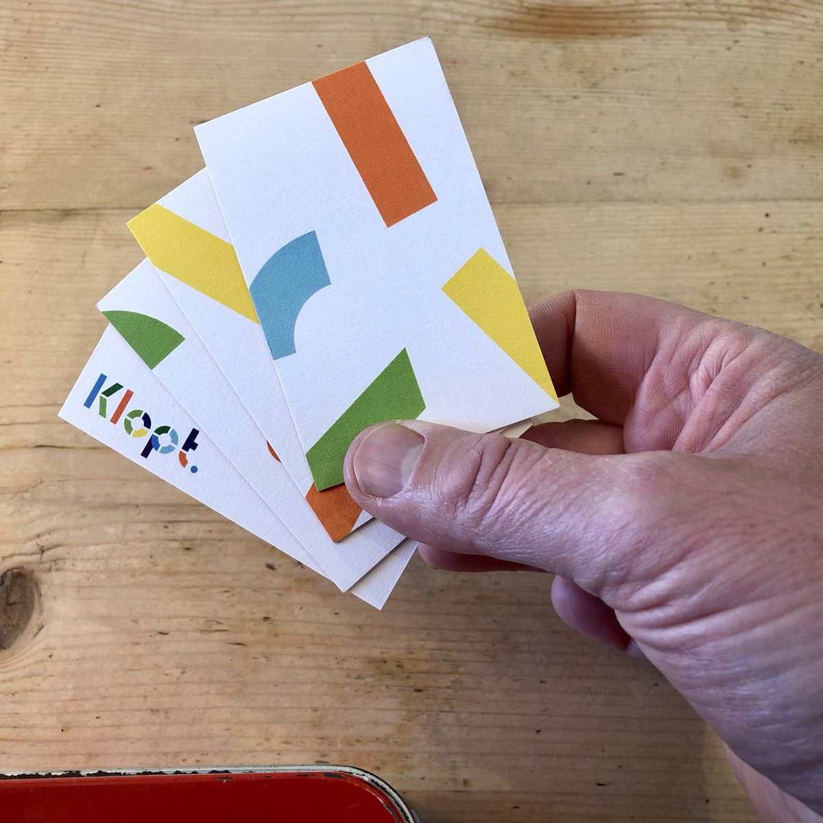 weareklopt's tweet photo. Love the #busibesscards and service from @MOO thanks @Corko for the #design https://t.co/XKjMkqbiPZ