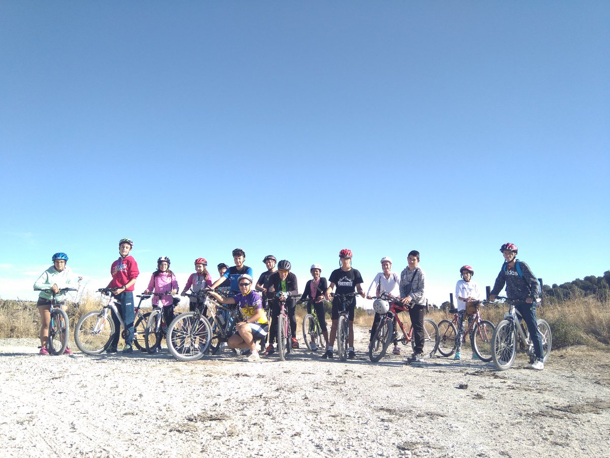 dsobrino's tweet photo. Disfrutando y aprendiendo del #patrimonio natural de #nordestedsegovia 🚲🚲 con la buena gente del @ceolasierra https://t.co/M4nOjX33SK